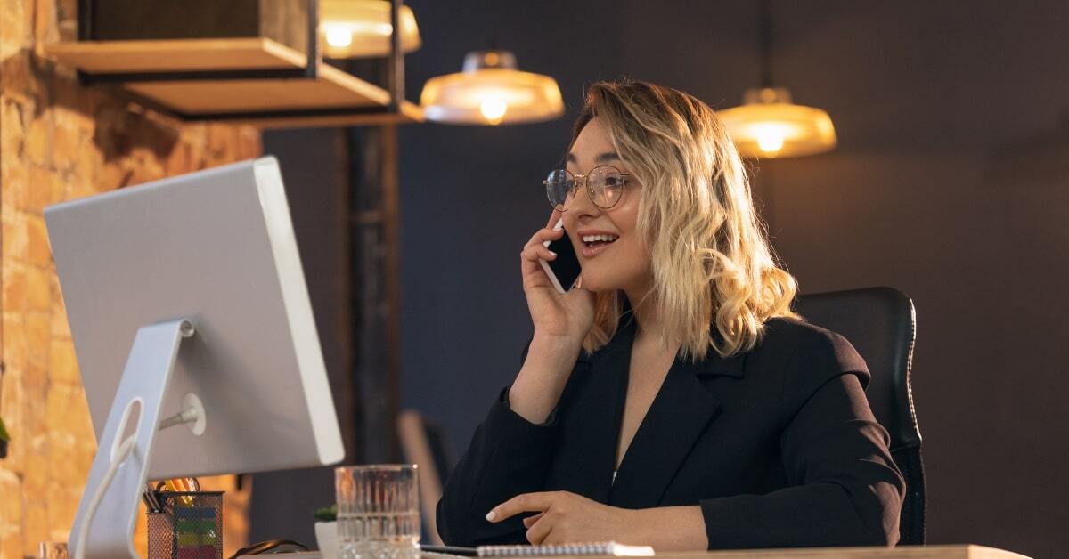 Contact center assistant on a call